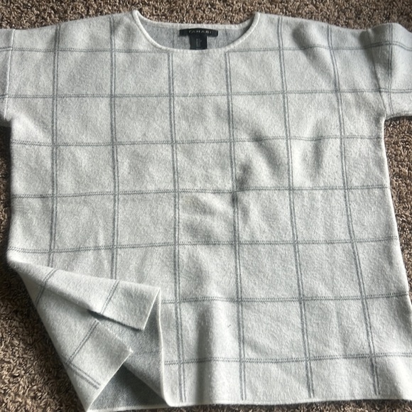 Tahari sweater - Picture 6 of 7